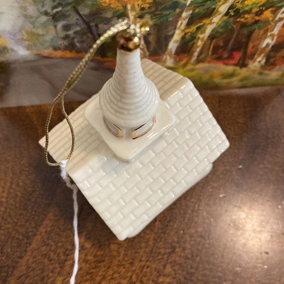 NWOT Ceramic Church with gold detail Ornament - Picture 4 of 9